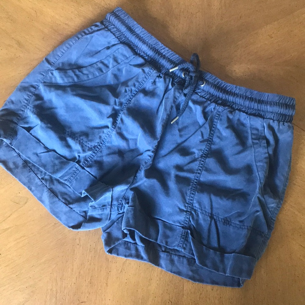 Blue size medium Universal Thread shorts